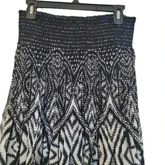 White House Black Market Women's Black & White Geometric Print Poly Georgette Li - Picture 2 of 9